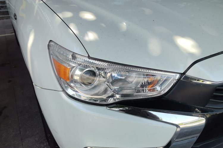 Used Mitsubishi ASX 2018 2.0L CVT Two-Wheel Drive Deluxe Edition Right Front Headlight