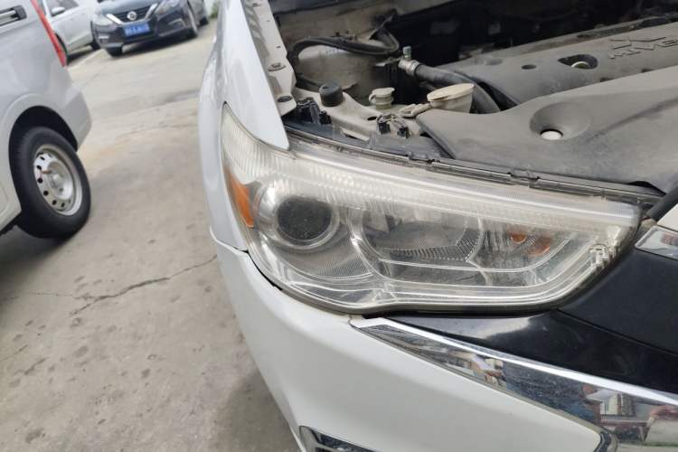 Used Mitsubishi ASX 2018 2.0L CVT Two-Wheel Drive Deluxe Edition Right Front Headlight
