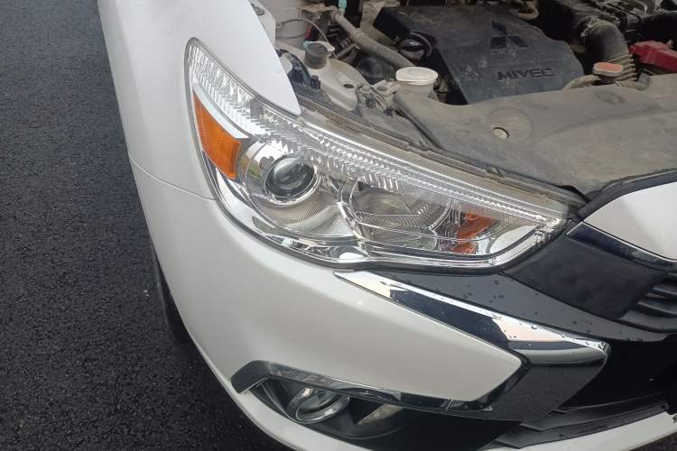 Used Mitsubishi ASX 2018 1.6L Manual Two-Wheel Drive Dynamic Edition Right Front Headlight