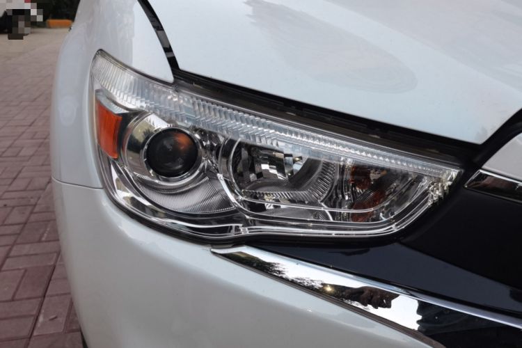 Used Mitsubishi ASX 2018 2.0L CVT Two-Wheel Drive Deluxe Edition Right Front Headlight