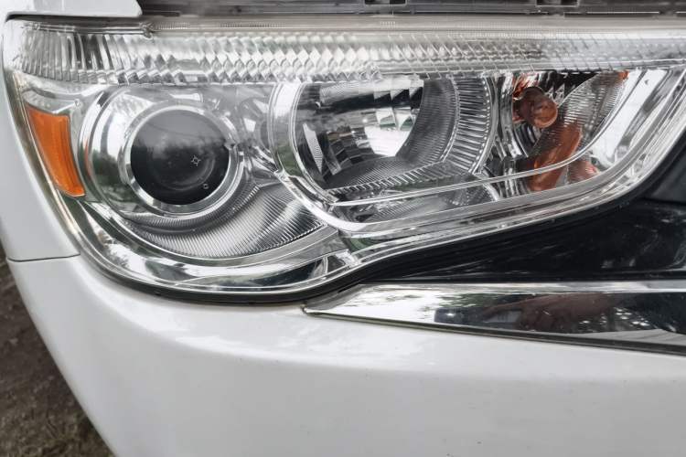 Used Mitsubishi ASX 2018 2.0L CVT Two-Wheel Drive Deluxe Edition Right Front Headlight