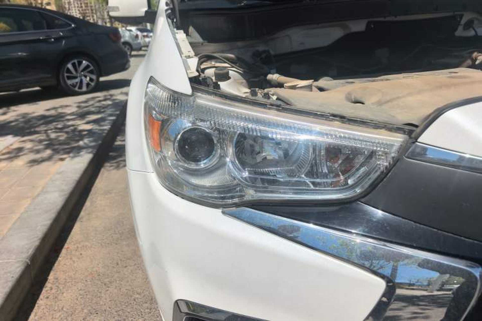 Used Mitsubishi ASX 2018 2.0L CVT Two-Wheel Drive Elite Edition Right Front Headlight