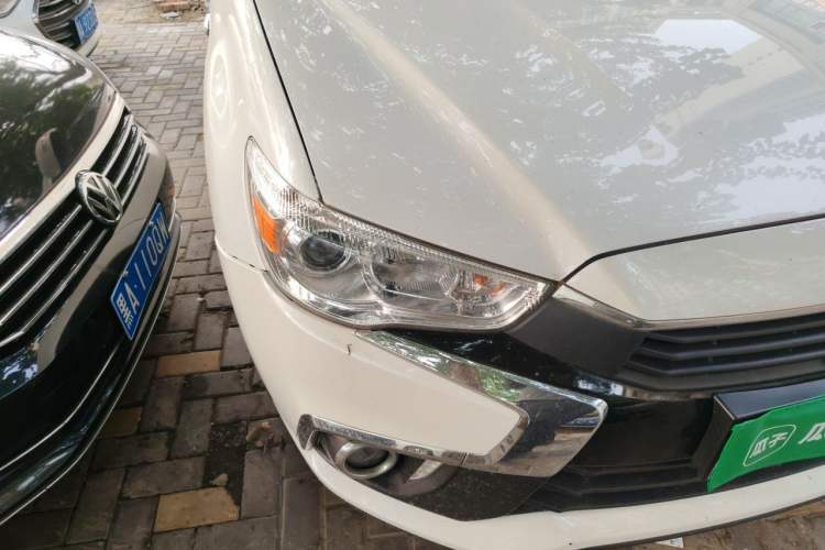 Used Mitsubishi ASX 2018 2.0L CVT Two-Wheel Drive Deluxe Edition Right Front Headlight