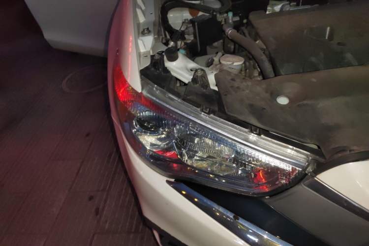 Used Mitsubishi ASX 2018 2.0L CVT Two-Wheel Drive Deluxe Edition Right Front Headlight