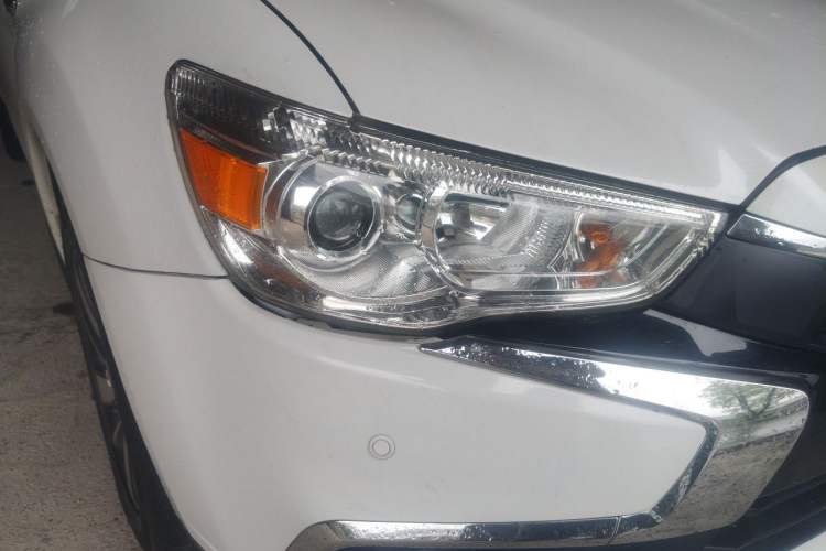 Used Mitsubishi ASX 2018 2.0L CVT Two-Wheel Drive Deluxe Edition Right Front Headlight