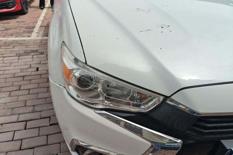 Used Mitsubishi ASX 2018 1.6L Manual Two-Wheel Drive Fashion Edition Right Front Headlight