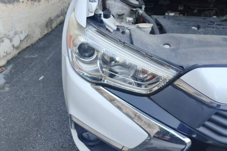 Used Mitsubishi ASX 2018 2.0L CVT Two-Wheel Drive Deluxe Edition Right Front Headlight