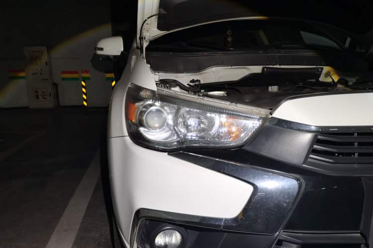 Used Mitsubishi ASX 2018 2.0L CVT Two-Wheel Drive Deluxe Edition Right Front Headlight