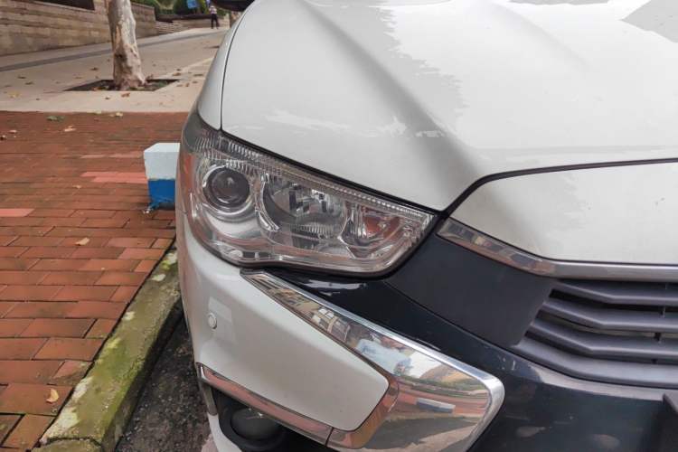 Used Mitsubishi ASX 2018 2.0L CVT Two-Wheel Drive Deluxe Edition Right Front Headlight
