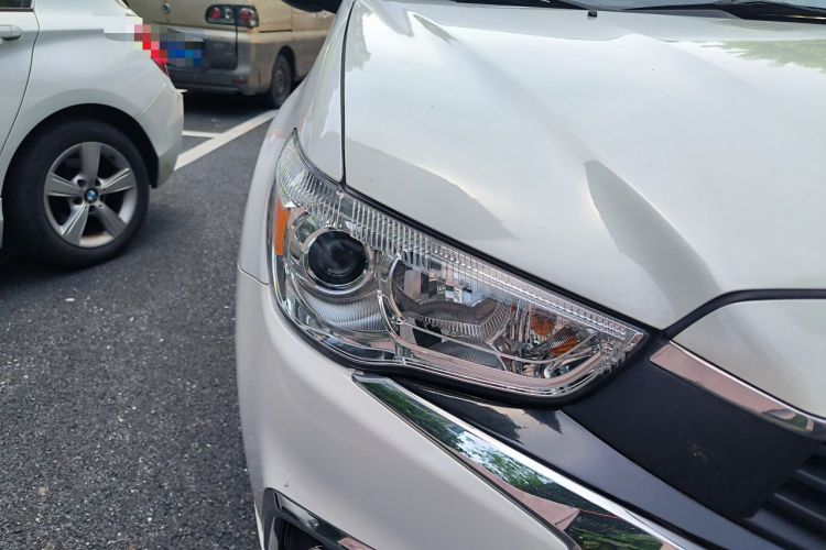 Used Mitsubishi ASX 2018 2.0L CVT Two-Wheel Drive Deluxe Edition Right Front Headlight