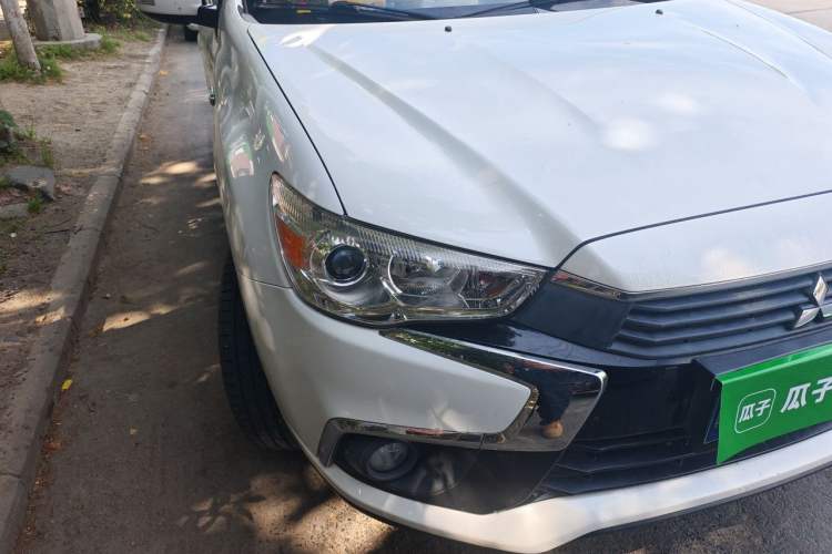 Used Mitsubishi ASX 2018 1.6L Manual Two-Wheel Drive Fashion Edition Right Front Headlight