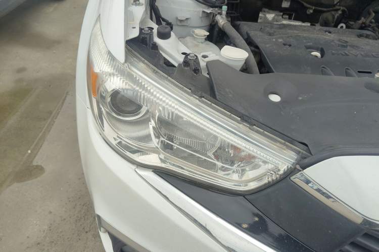 Used Mitsubishi ASX 2018 2.0L CVT Two-Wheel Drive Deluxe Edition Right Front Headlight