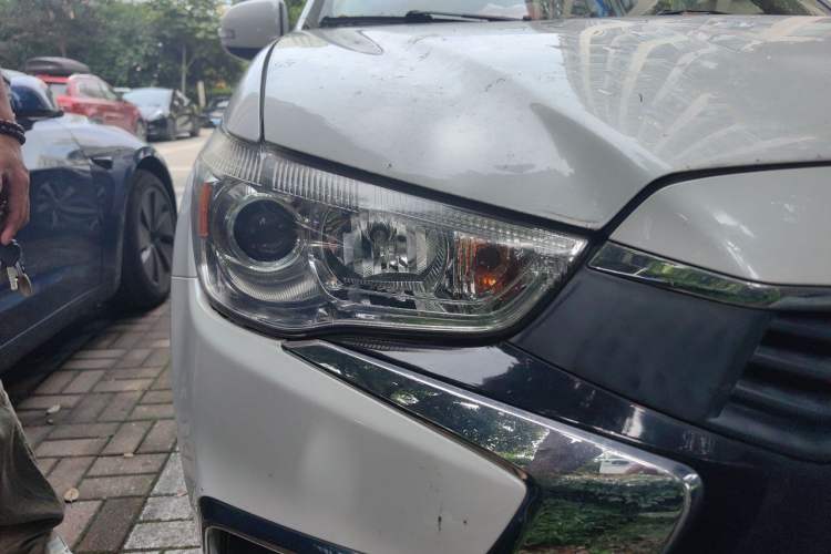 Used Mitsubishi ASX 2018 2.0L CVT Two-Wheel Drive Deluxe Edition Right Front Headlight