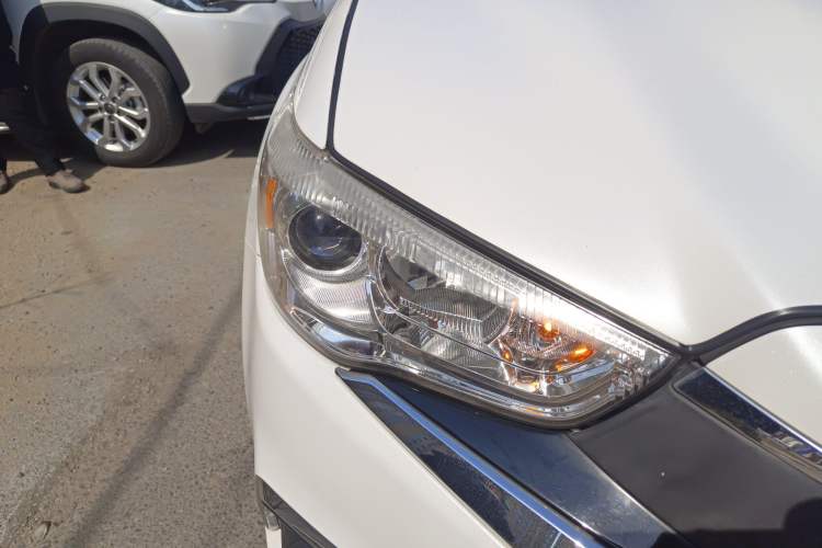 Used Mitsubishi ASX 2018 2.0L CVT Two-Wheel Drive Deluxe Edition Right Front Headlight