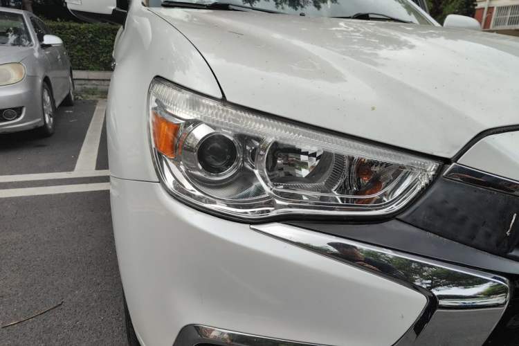 Used Mitsubishi ASX 2018 1.6L Manual Two-Wheel Drive Fashion Edition Right Front Headlight