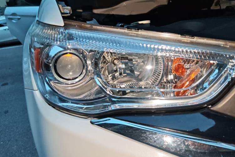 Used Mitsubishi ASX 2018 2.0L CVT Two-Wheel Drive Deluxe Edition Right Front Headlight