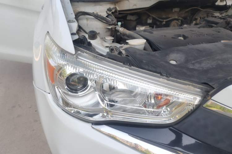 Used Mitsubishi ASX 2018 2.0L CVT Two-Wheel Drive Deluxe Edition Right Front Headlight