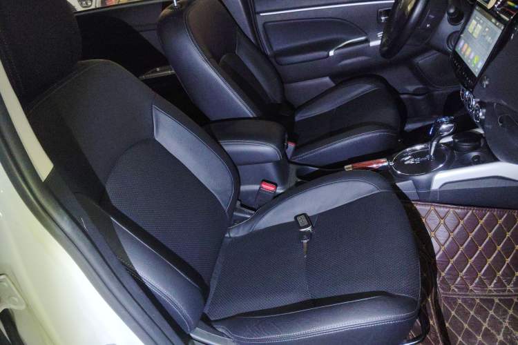 Used Mitsubishi ASX 2018 2.0L CVT Two-Wheel Drive Deluxe Edition Right Front Seat