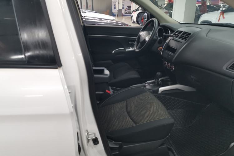 Used Mitsubishi ASX 2018 2.0L CVT Two-Wheel Drive Elite Edition Right Front Seat