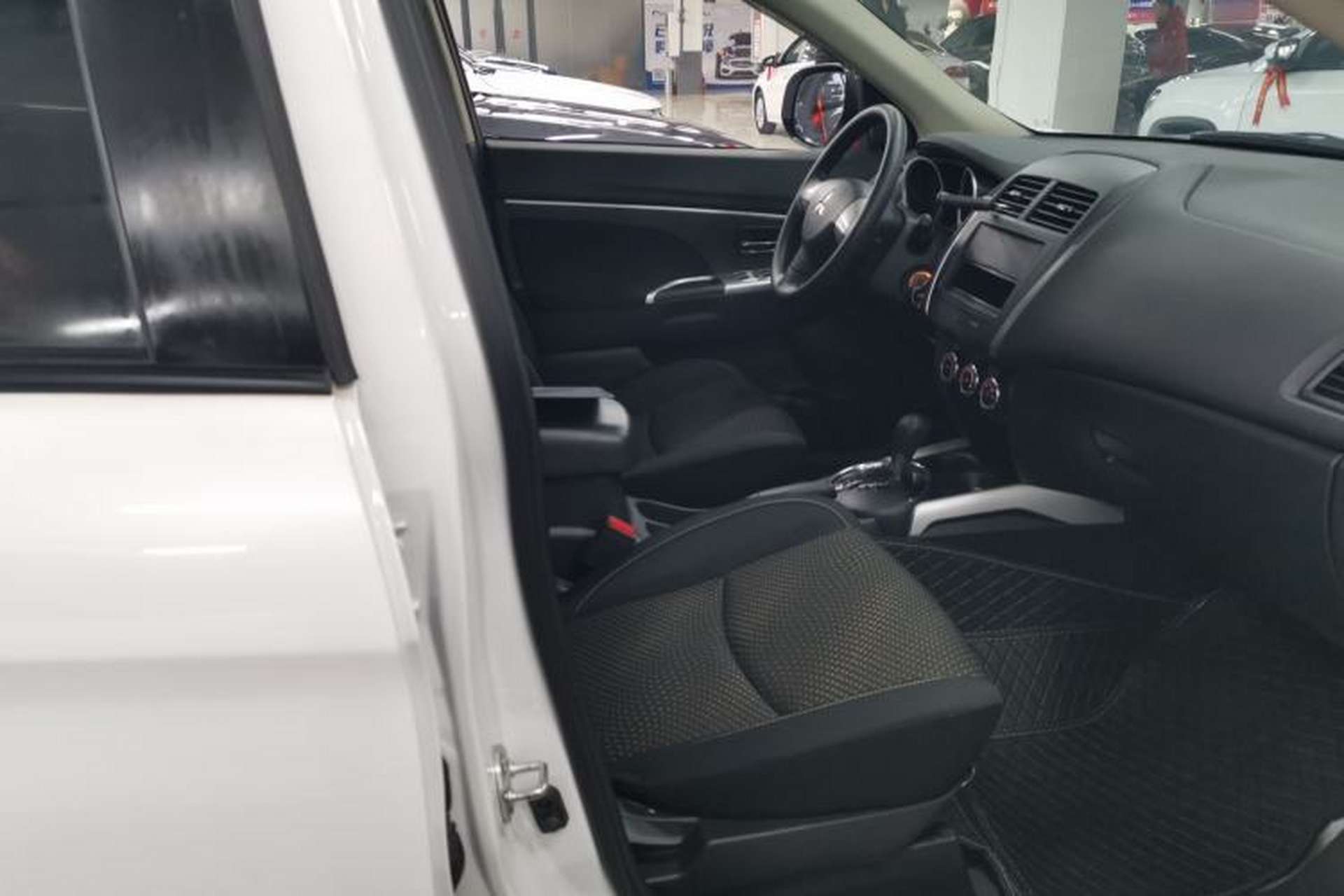 Used Mitsubishi ASX 2018 2.0L CVT Two-Wheel Drive Elite Edition Right Front Seat