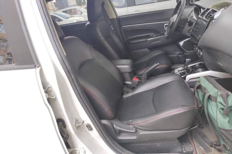 Used Mitsubishi ASX 2018 2.0L CVT Two-Wheel Drive Elite Edition Right Front Seat