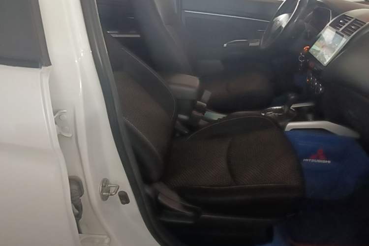 Used Mitsubishi ASX 2018 2.0L CVT Two-Wheel Drive Elite Edition Right Front Seat