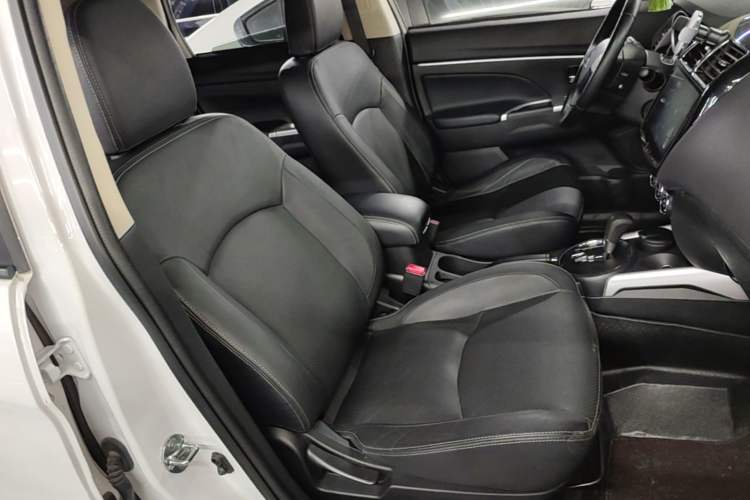 Used Mitsubishi ASX 2018 2.0L CVT Two-Wheel Drive Deluxe Edition Right Front Seat
