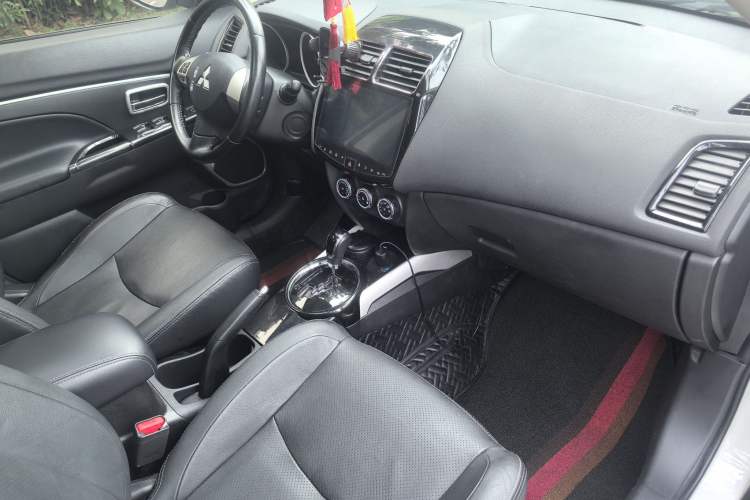 Used Mitsubishi ASX 2018 2.0L CVT Two-Wheel Drive Deluxe Edition Right Front Seat