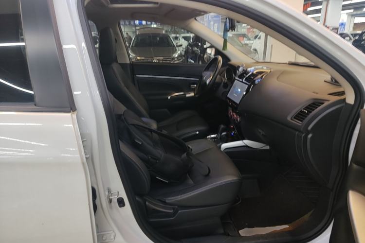 Used Mitsubishi ASX 2018 2.0L CVT Two-Wheel Drive Deluxe Edition Right Front Seat