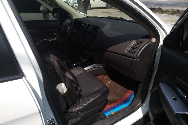 Used Mitsubishi ASX 2018 2.0L CVT Two-Wheel Drive Deluxe Edition Right Front Seat