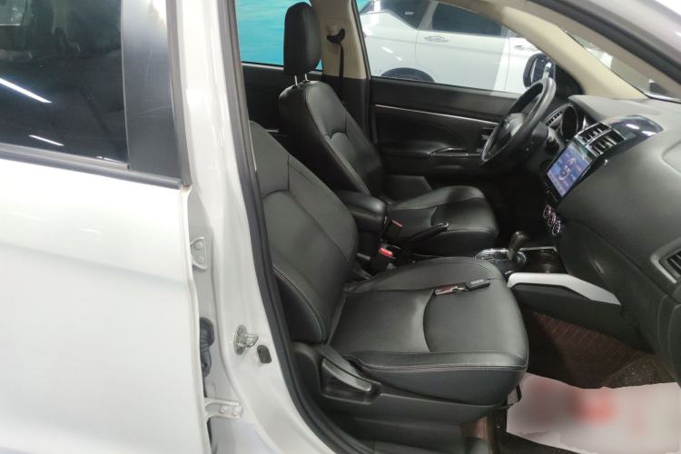 Used Mitsubishi ASX 2018 2.0L CVT Two-Wheel Drive Deluxe Edition Right Front Seat