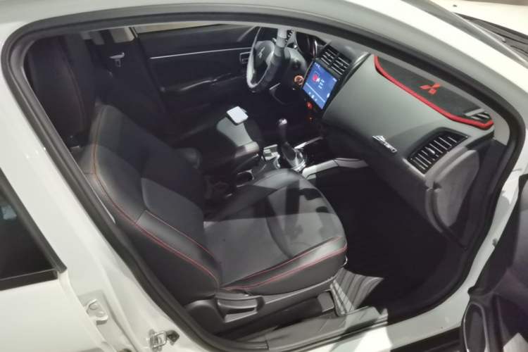 Used Mitsubishi ASX 2018 1.6L Manual Two-Wheel Drive Dynamic Edition Right Front Seat