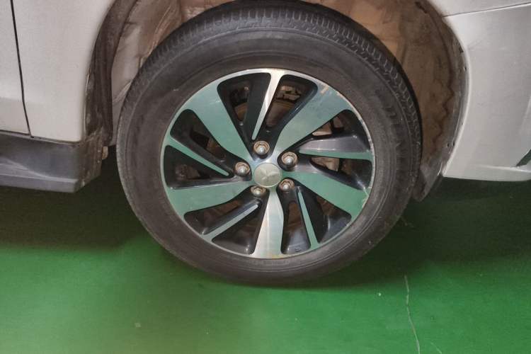 Used Mitsubishi ASX 2018 2.0L CVT Two-Wheel Drive Deluxe Edition Right Front Wheel Hub