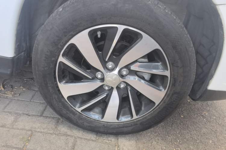 Used Mitsubishi ASX 2018 2.0L CVT Two-Wheel Drive Deluxe Edition Right Front Wheel Hub