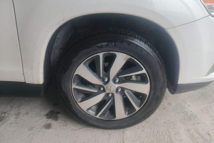 Used Mitsubishi ASX 2018 2.0L CVT Two-Wheel Drive Deluxe Edition Right Front Wheel Hub