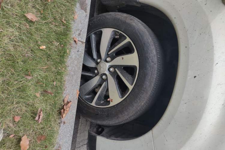 Used Mitsubishi ASX 2018 2.0L CVT Two-Wheel Drive Deluxe Edition Right Front Wheel Hub