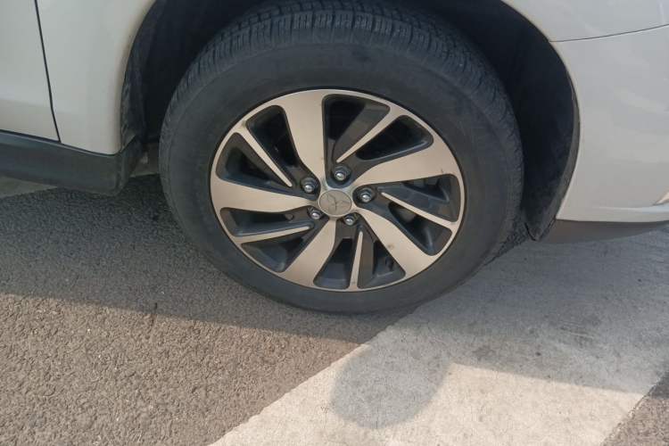 Used Mitsubishi ASX 2018 2.0L CVT Two-Wheel Drive Deluxe Edition Right Front Wheel Hub