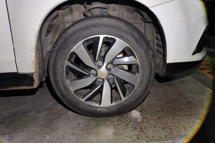 Used Mitsubishi ASX 2018 2.0L CVT Two-Wheel Drive Deluxe Edition Right Front Wheel Hub