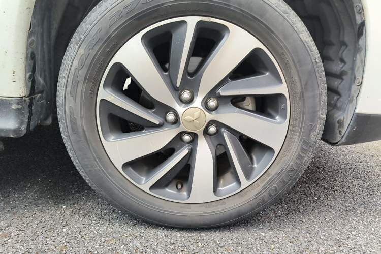 Used Mitsubishi ASX 2018 2.0L CVT Two-Wheel Drive Deluxe Edition Right Front Wheel Hub