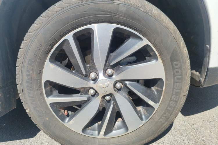 Used Mitsubishi ASX 2018 2.0L CVT Two-Wheel Drive Deluxe Edition Right Front Wheel Hub