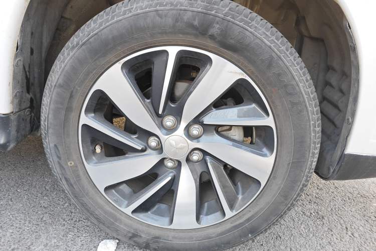 Used Mitsubishi ASX 2018 2.0L CVT Two-Wheel Drive Deluxe Edition Right Front Wheel Hub
