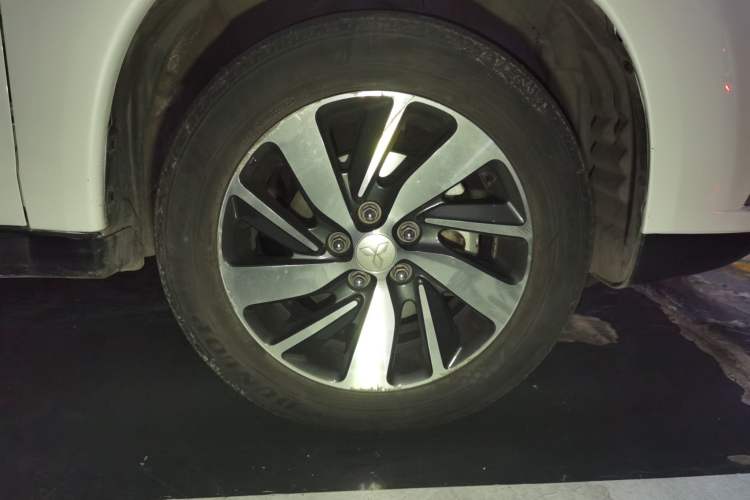 Used Mitsubishi ASX 2018 2.0L CVT Two-Wheel Drive Deluxe Edition Right Front Wheel Hub
