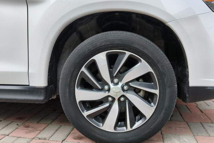Used Mitsubishi ASX 2018 2.0L CVT Two-Wheel Drive Deluxe Edition Right Front Wheel Hub