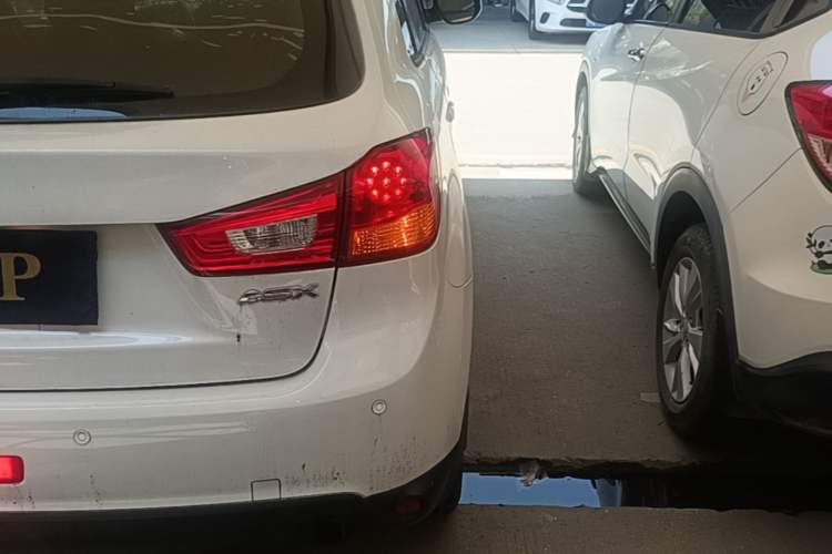 Used Mitsubishi ASX 2018 2.0L CVT Two-Wheel Drive Elite Edition Right Rear Taillight