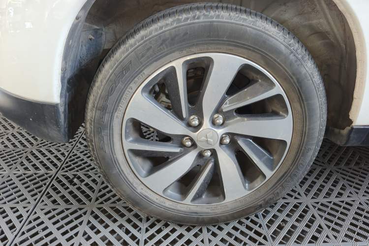 Used Mitsubishi ASX 2018 2.0L CVT Two-Wheel Drive Deluxe Edition Right Rear Wheel Hub