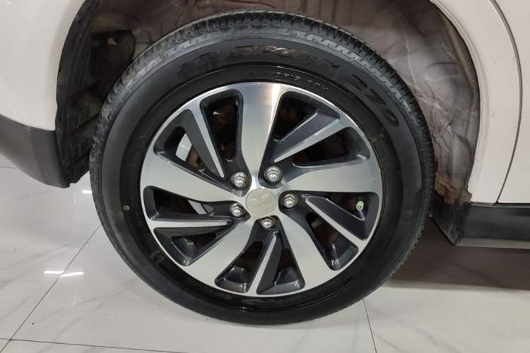 Used Mitsubishi ASX 2018 2.0L CVT Two-Wheel Drive Deluxe Edition Right Rear Wheel Hub
