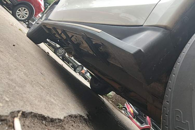 Used Mitsubishi ASX 2018 2.0L CVT Two-Wheel Drive Deluxe Edition Right Side Sill