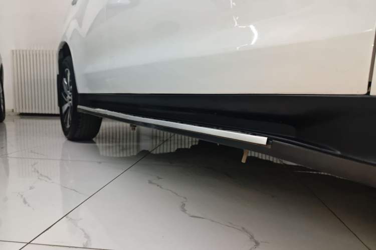 Used Mitsubishi ASX 2018 2.0L CVT Two-Wheel Drive Deluxe Edition Right Side Sill