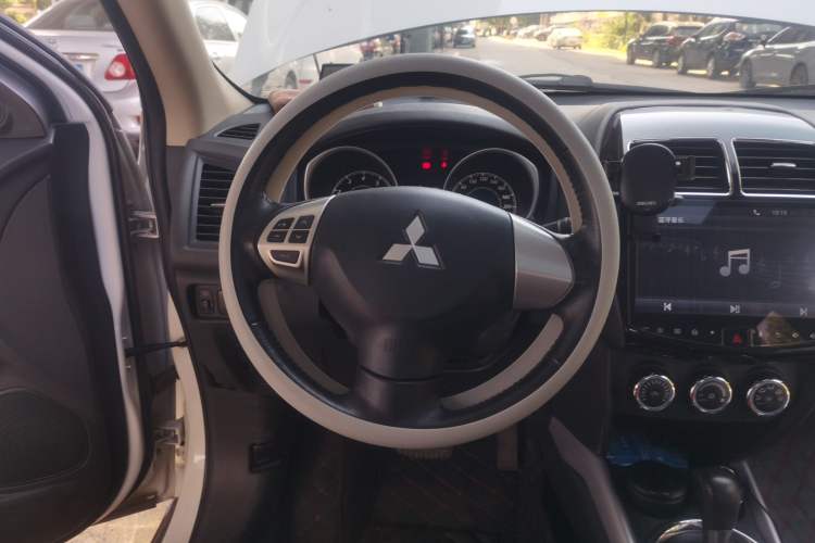 Used Mitsubishi ASX 2018 2.0L CVT Two-Wheel Drive Deluxe Edition Steering Wheel
