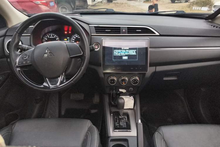Used Mitsubishi ASX 2020 2.0L CVT Smart Edition Center Console